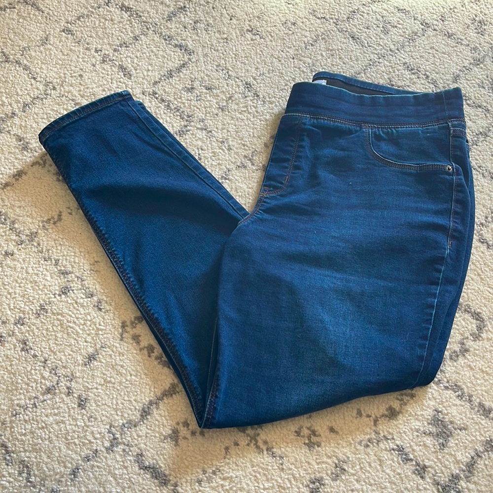 Old Navy woman’s size 16 Rockstar super skinny jeggings, mid-rise